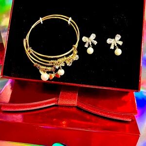 Aldo Gold tone and   Faux Pearl Jewelry Set NWT